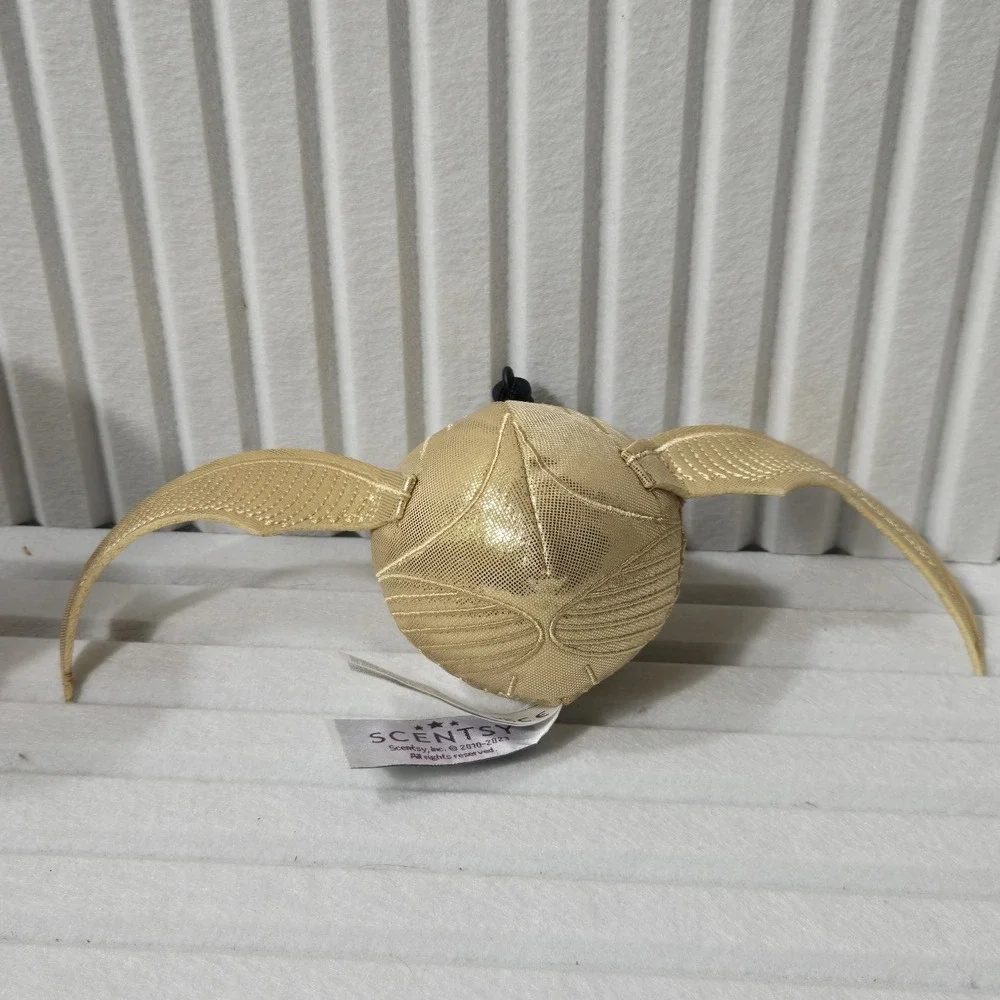 Scentsy Golden Snitch‎ Buddy Clip in Wizarding World Harry Potter